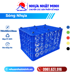 thùng nhựa rỗng có 5 bánh xe